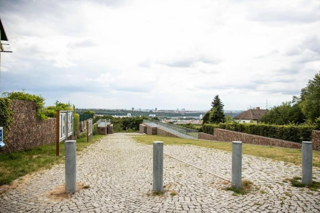 Cozy Friendly Place With Free Parking Praag Buitenkant foto