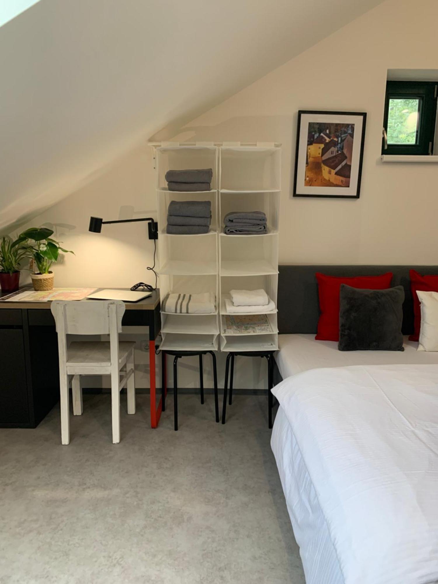 Cozy Friendly Place With Free Parking Praag Buitenkant foto